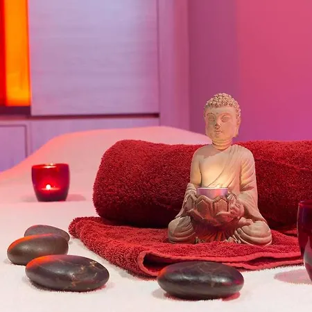 ホテル Grand De Courtoisville - Piscine & Spa, The Originals Relais 4*