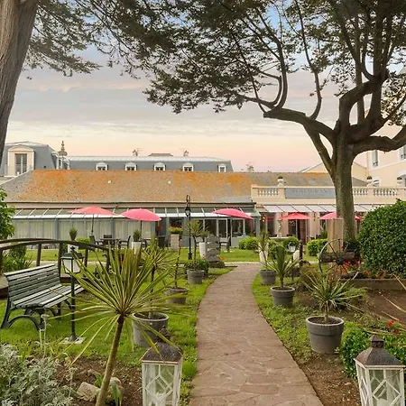 ホテル Grand De Courtoisville - Piscine & Spa, The Originals Relais