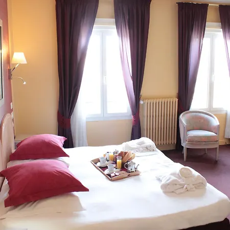 Grand De Courtoisville - Piscine & Spa, The Originals Relais ホテル サン・マロ
