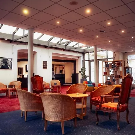 Grand De Courtoisville - Piscine & Spa, The Originals Relais ホテル