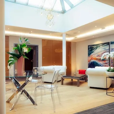 Grand De Courtoisville - Piscine & Spa, The Originals Relais ホテル サン・マロ