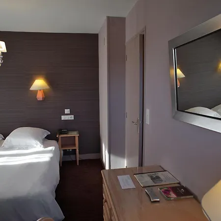 ホテル Grand De Courtoisville - Piscine & Spa, The Originals Relais 4*