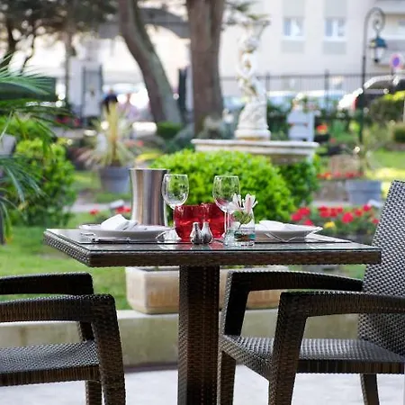 ホテル Grand De Courtoisville - Piscine & Spa, The Originals Relais サン・マロ