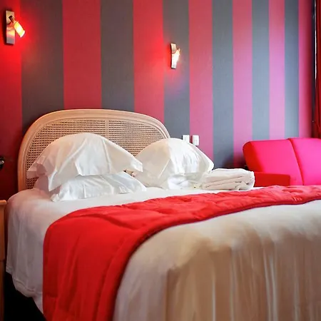 Grand De Courtoisville - Piscine & Spa, The Originals Relais ホテル