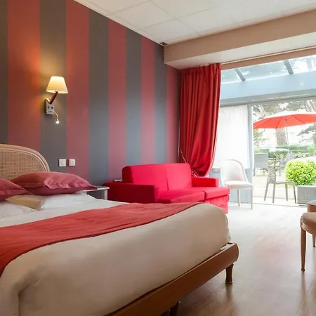 Grand De Courtoisville - Piscine & Spa, The Originals Relais ホテル